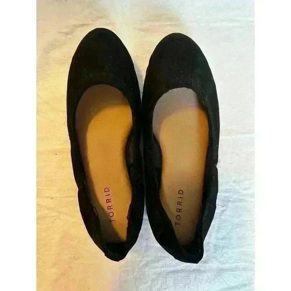 Torrid Flats Shoes Black Vegan Leather Ballet Flat Almond Toe Women's Size 7 WW - Picture 2 of 8